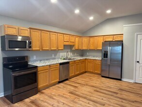 2173 Spring Hill Cir in Spring Hill, TN - Building Photo - Building Photo