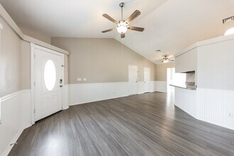 5720 W Wagoner Rd in Glendale, AZ - Building Photo - Building Photo