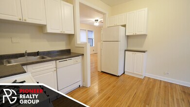 3732 N Pine Grove Ave, Unit 3724.5-W1 in Chicago, IL - Foto de edificio - Building Photo