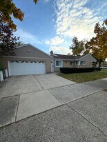 7225 E Prairie Rd in Lincolnwood, IL - Building Photo