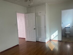 8921 Hunt Ave, Unit B in South Gate, CA - Foto de edificio - Building Photo