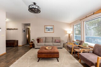 17184 Island Loop Way in Bend, OR - Building Photo - Building Photo