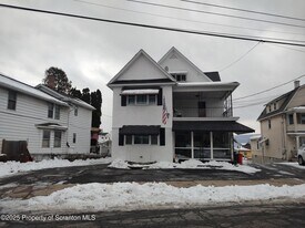 136 Chestnut St in Dunmore, PA - Building Photo