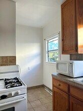 719 1/2 N Ridgewood Pl, Unit Uptairs in Los Angeles, CA - Foto de edificio - Building Photo