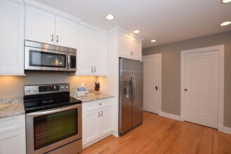 5116 N Hollywood Ave in Whitefish Bay, WI - Building Photo - Building Photo