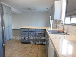 2338 1/2 Rattlesnake Ct in Grand Junction, CO - Foto de edificio - Building Photo