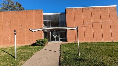 AHI2925 in Davenport, IA - Building Photo - Interior Photo