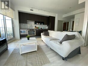 115 McMahon Dr in Toronto, ON - Building Photo - Building Photo
