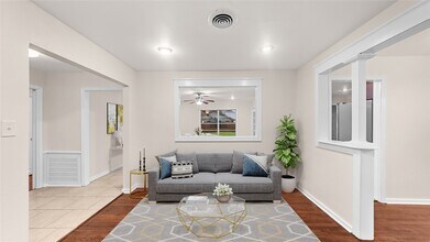 9643 Val Verde St in Houston, TX - Foto de edificio - Building Photo