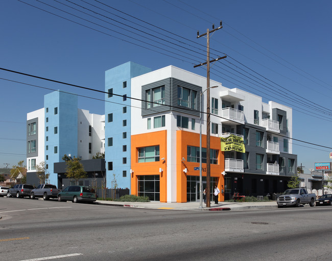 Figueroa Senior Apartments in Los Angeles, CA - Building Photo - Building Photo