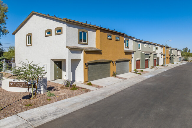 Stone View on 7th in Phoenix, AZ - Foto de edificio - Building Photo