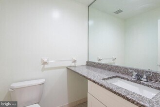 327 Monroe St in Philadelphia, PA - Building Photo - Building Photo