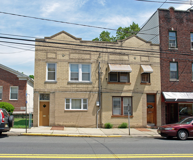 440 Commercial Ave in Cliffside Park, NJ - Building Photo - Building Photo