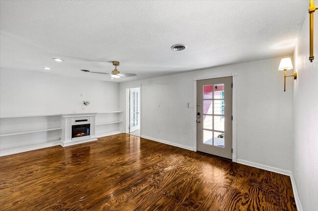 property at 5522 Avenue O 1/2