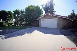 805 Sesnon St in Bakersfield, CA - Building Photo