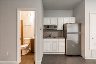 2204 San Gabriel St-Unit -105 in Austin, TX - Building Photo - Building Photo