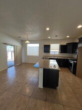 2027 Maywood Dr SE in Albuquerque, NM - Foto de edificio - Building Photo