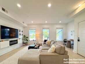 231 Maverick St, Unit 3 in Boston, MA - Building Photo - Building Photo