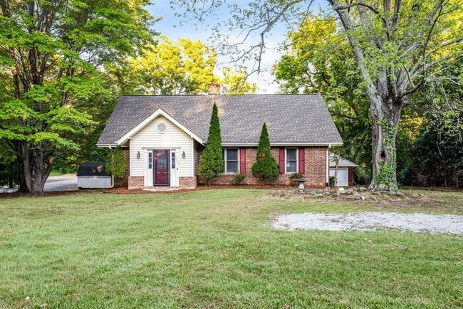 3007 Groometown Rd in Greensboro, NC - Building Photo - Building Photo