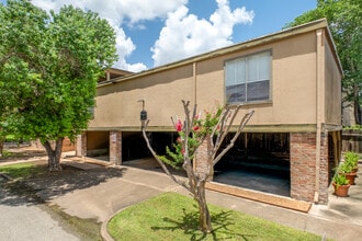 Greenbriar Bend in Houston, TX - Building Photo - Building Photo
