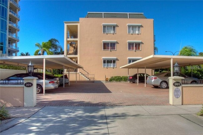 301 S Gulfstream Ave in Sarasota, FL - Building Photo - Building Photo