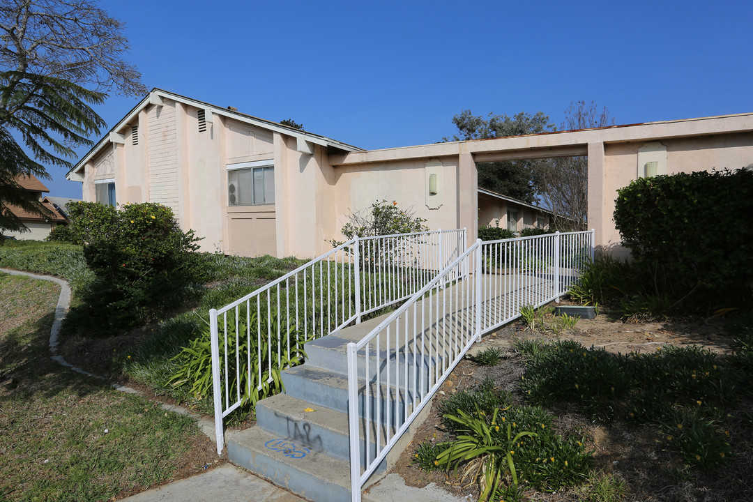 Arey Pointe Condominiums in San Diego, CA - Building Photo