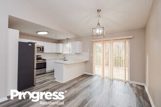 7943 Taylor Cir in Riverdale, GA - Foto de edificio - Building Photo