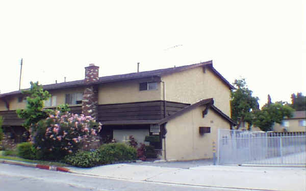 343 S Arroyo Dr in San Gabriel, CA - Foto de edificio - Building Photo