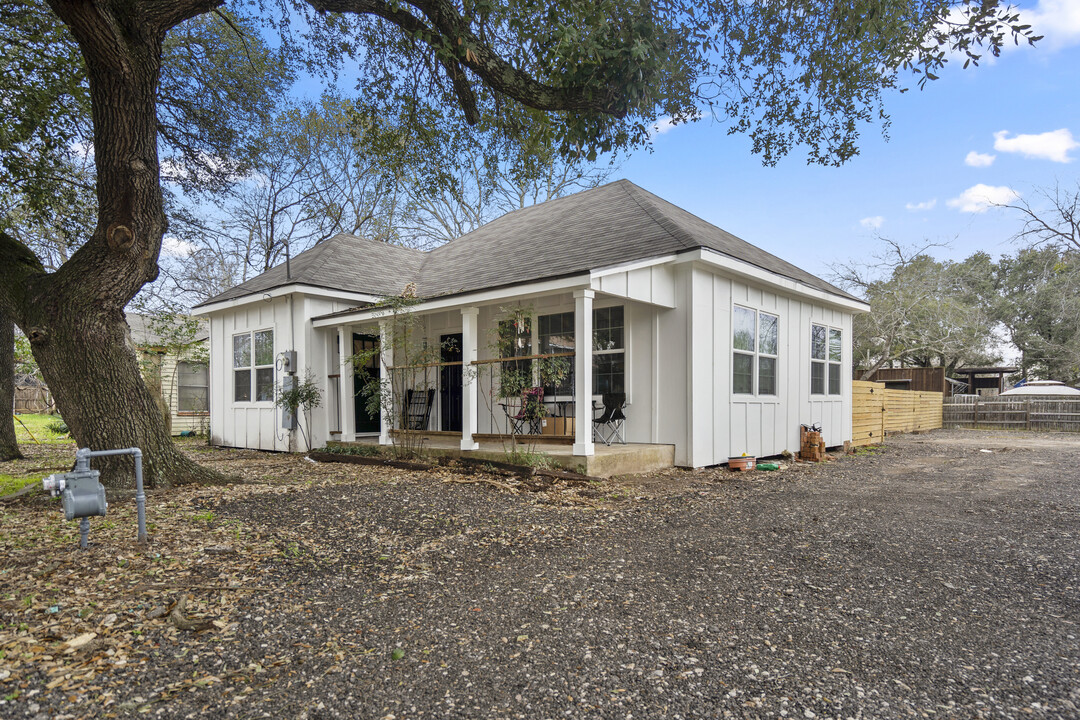 1300 Antone St in Bryan, TX - Building Photo