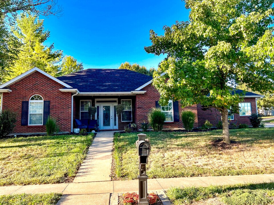 4001 W Baywood Dr in Columbia, MO - Building Photo