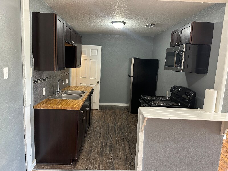 311 Glamis Ave in San Antonio, TX - Building Photo