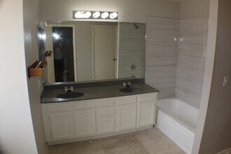 8664 N 107th Dr in Peoria, AZ - Building Photo - Building Photo