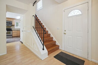 8266 Amity Cir in Gaithersburg, MD - Building Photo - Building Photo