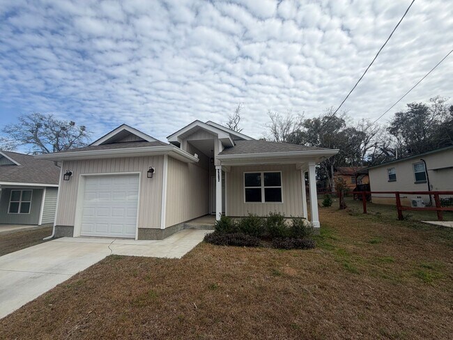 2207 Holton St in Tallahassee, FL - Building Photo - Building Photo