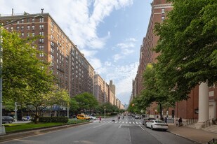 1133 Park Ave in New York, NY - Foto de edificio - Building Photo