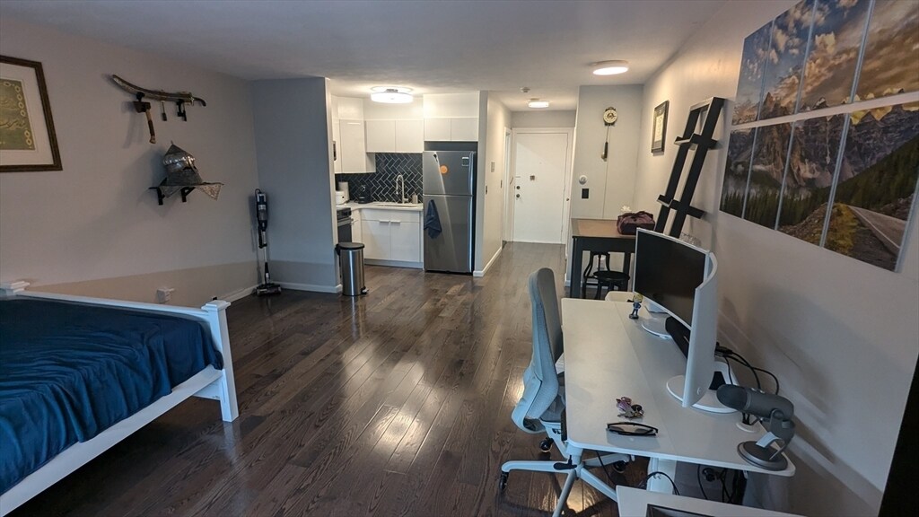 18 Glencoe St, Unit 43 in Boston, MA - Building Photo