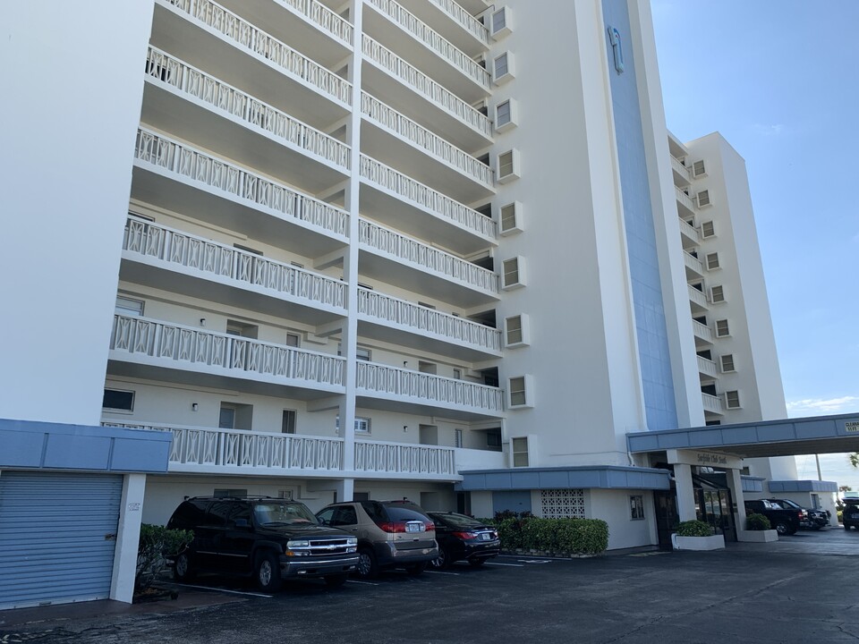 1133 Ocean Shore Blvd in Ormond Beach, FL - Foto de edificio