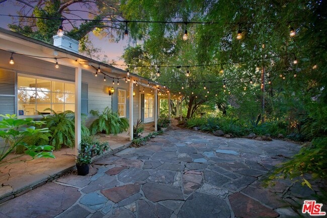 3231 Coldwater Canyon Ln in Beverly Hills, CA - Building Photo - Building Photo