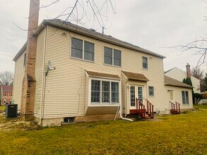 10 Victoria Way in Kendall Park, NJ - Building Photo - Building Photo