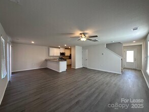 5003 Wolfridge Ave in Charlotte, NC - Foto de edificio - Building Photo