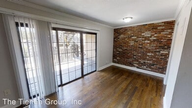 Plaza 44 in Kansas City, MO - Building Photo - Building Photo