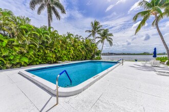 2860 S Ocean Blvd in Palm Beach, FL - Building Photo - Building Photo