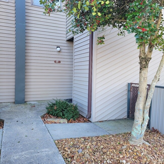 property at 74 Lakeshore Ct
