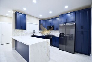 8725 W Flamingo Rd in Las Vegas, NV - Building Photo