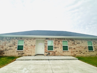 2310 Timberlane Dr in Sulphur, LA - Building Photo