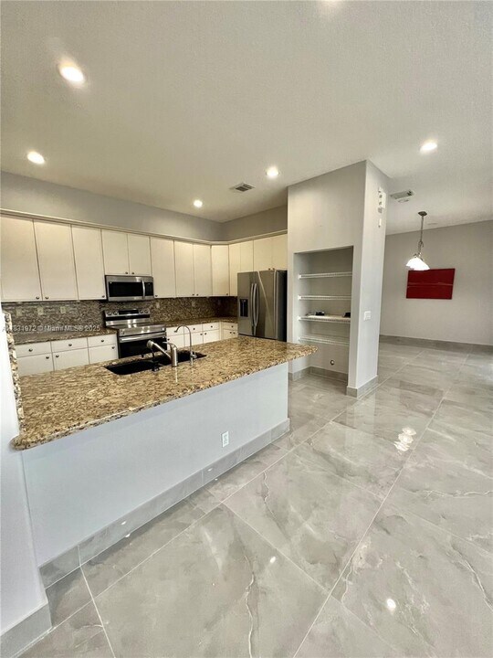 3810 SW 51st St in Fort Lauderdale, FL - Building Photo