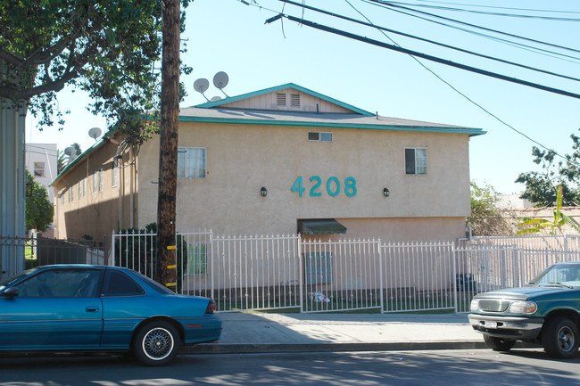 4208 Burns Ave in Los Angeles, CA - Foto de edificio - Building Photo