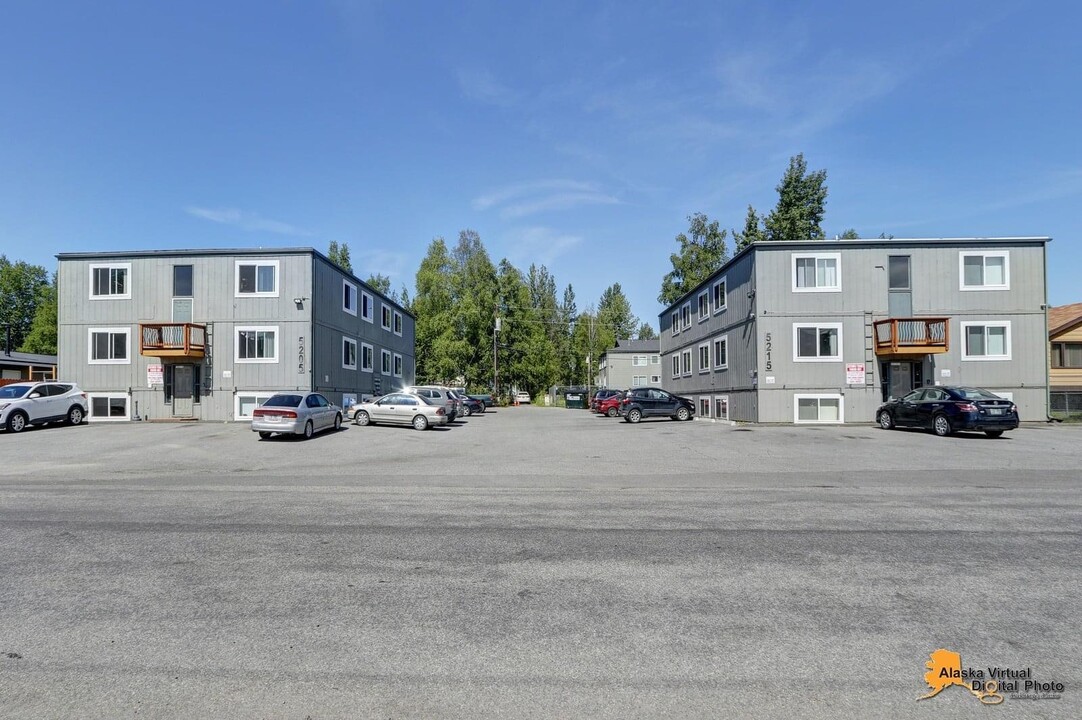 5205 E 26th Ave, Unit 1 in Anchorage, AK - Foto de edificio