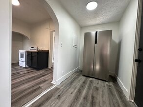 3827 Parker St in Omaha, NE - Building Photo - Building Photo