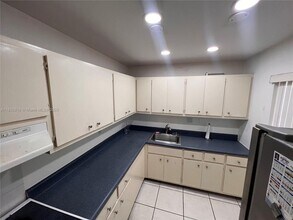 7727 SW 86th St in Miami, FL - Building Photo - Building Photo